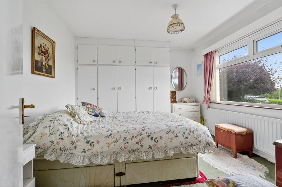 7 Clonmore Park