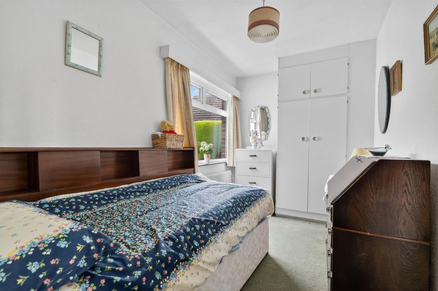 7 Clonmore Park