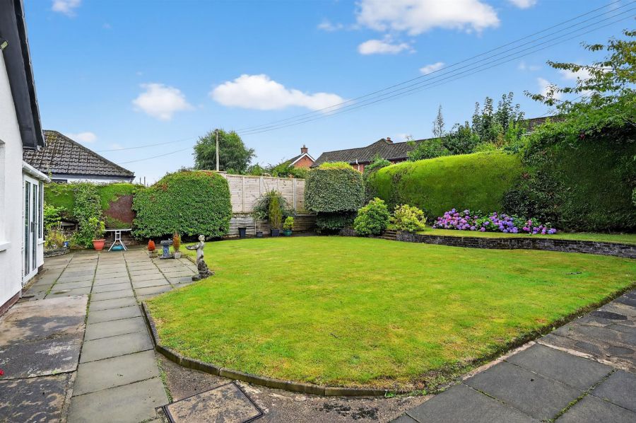 7 Clonmore Park