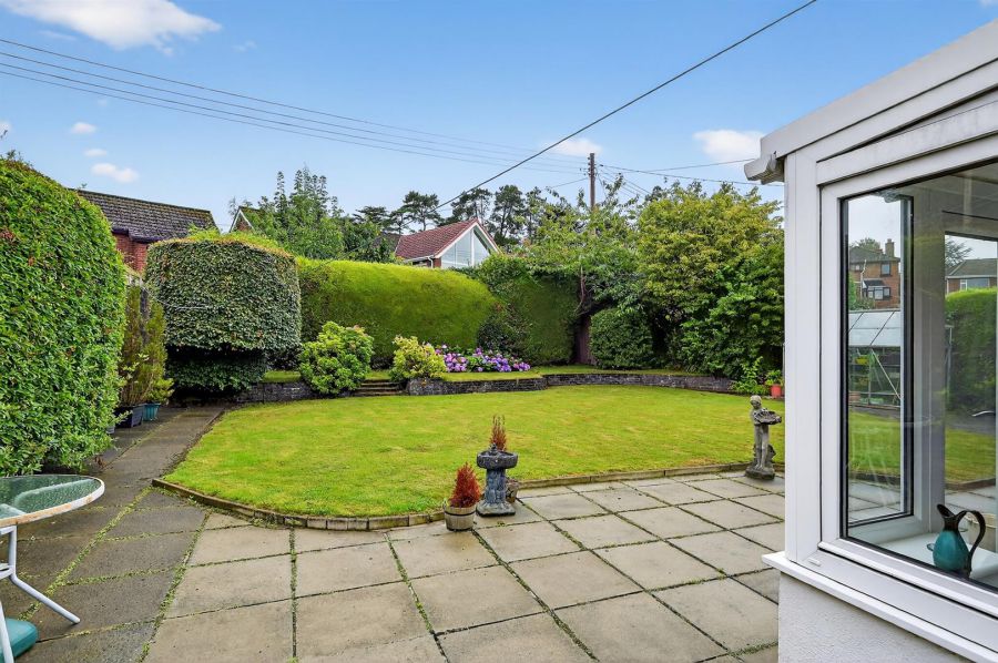7 Clonmore Park