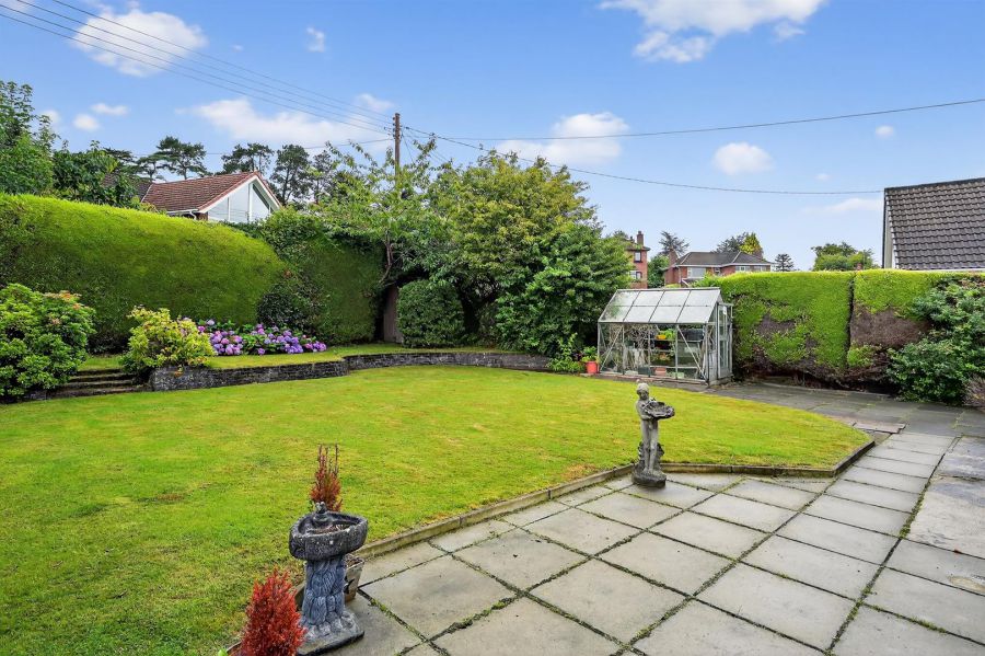 7 Clonmore Park