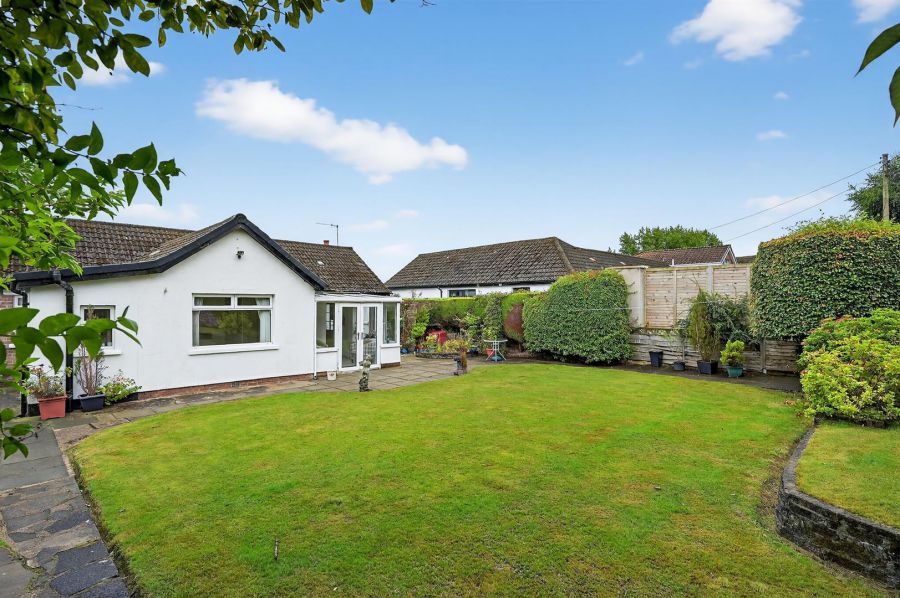 7 Clonmore Park