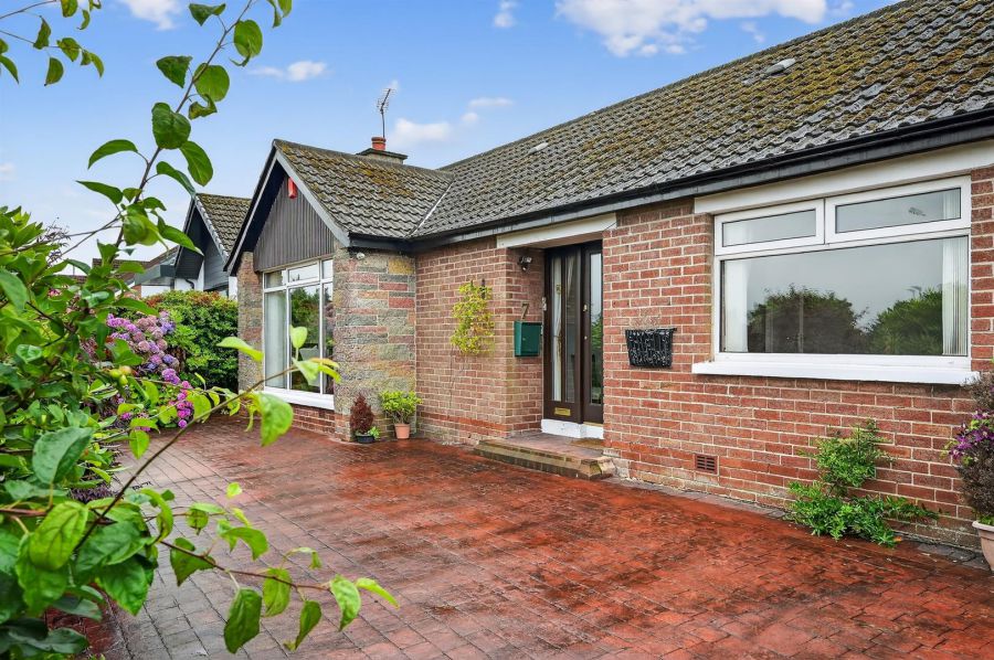 7 Clonmore Park