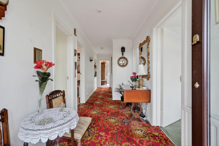 7 Clonmore Park
