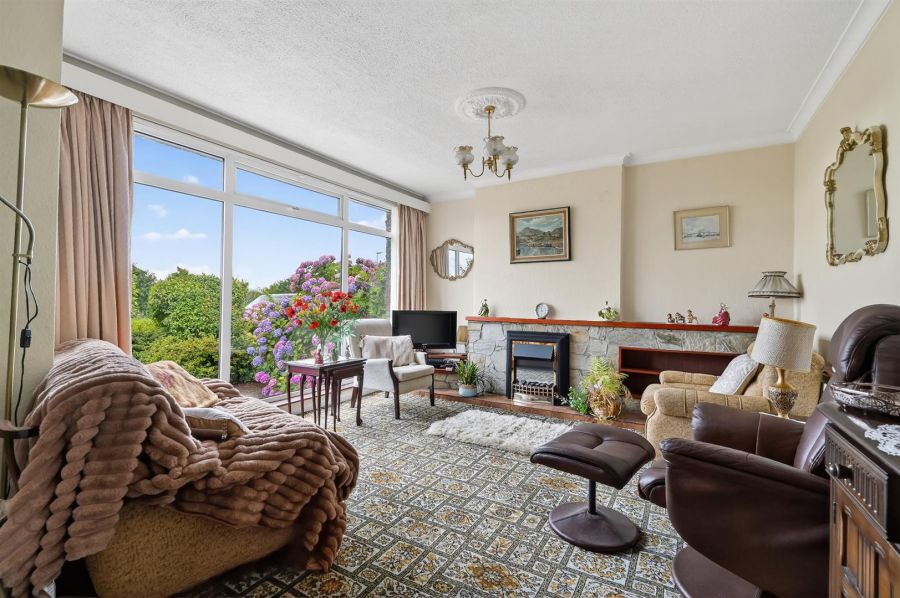 7 Clonmore Park