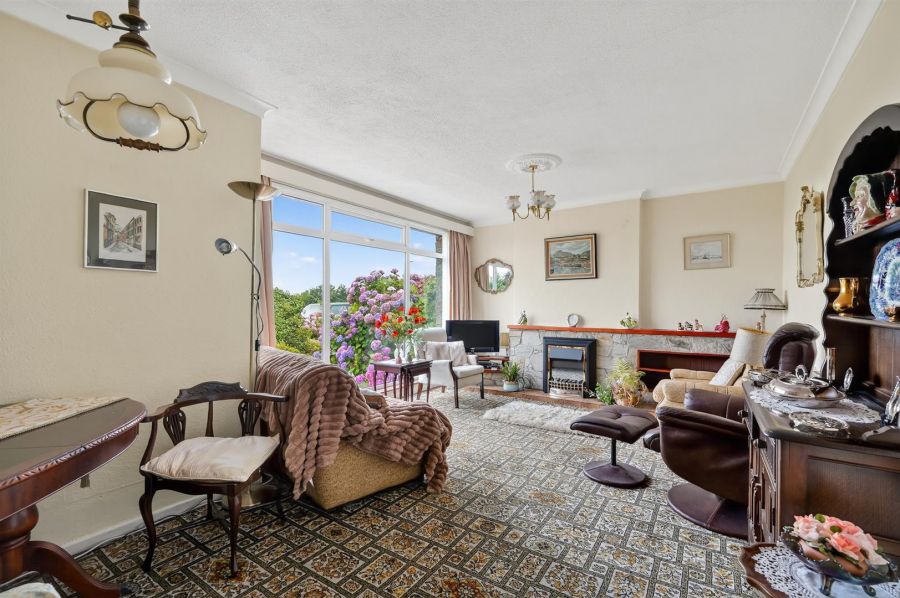 7 Clonmore Park