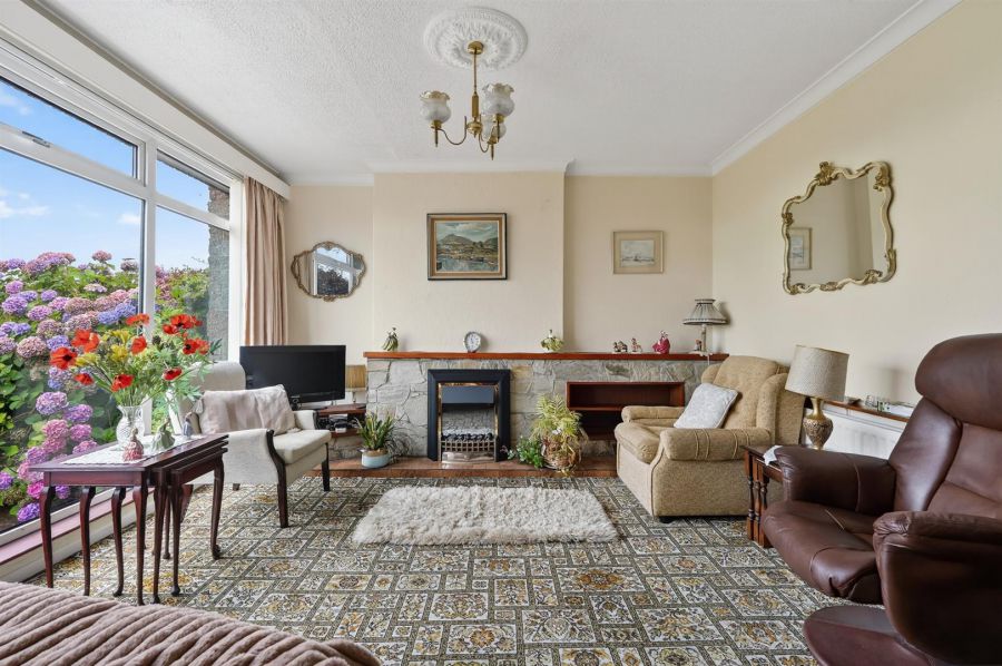 7 Clonmore Park