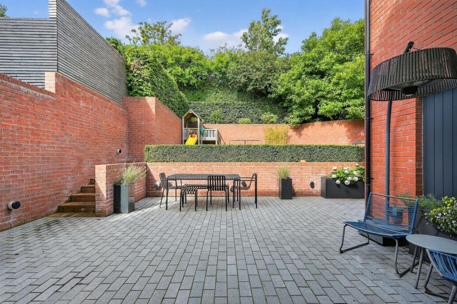 14 Hillside Drive