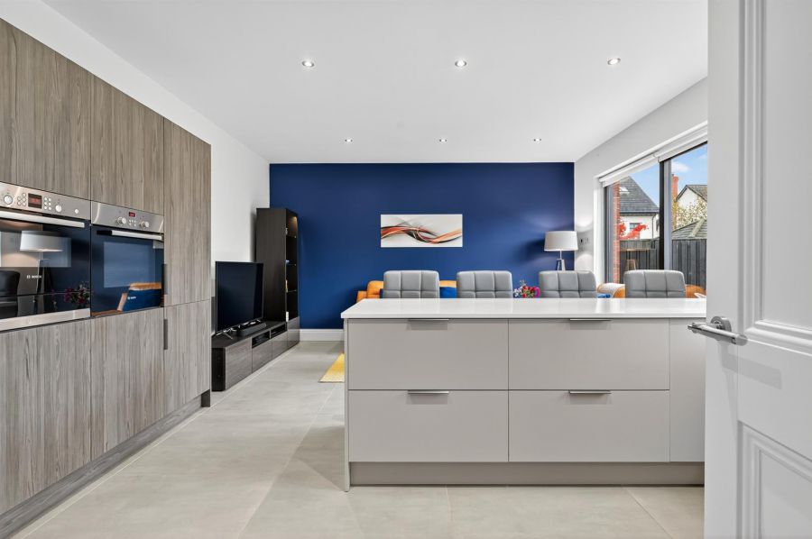 16 Harberton Crescent