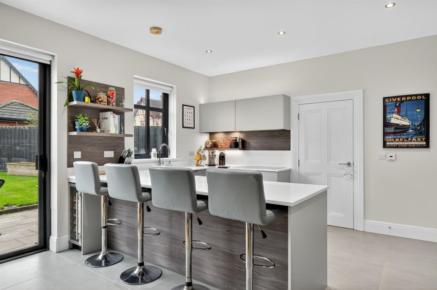 16 Harberton Crescent