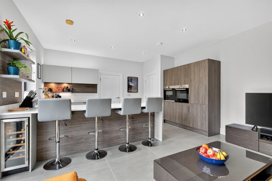 16 Harberton Crescent