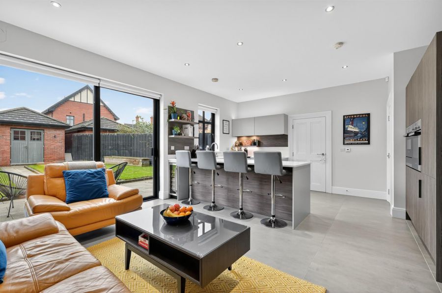 16 Harberton Crescent