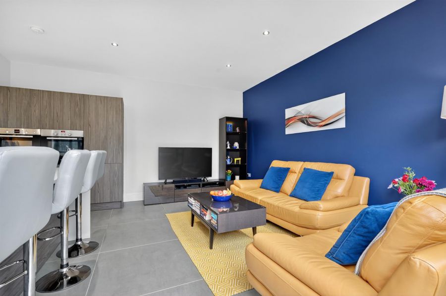 16 Harberton Crescent