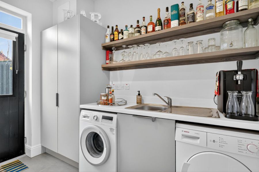 16 Harberton Crescent