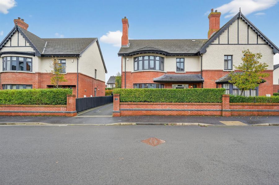 16 Harberton Crescent