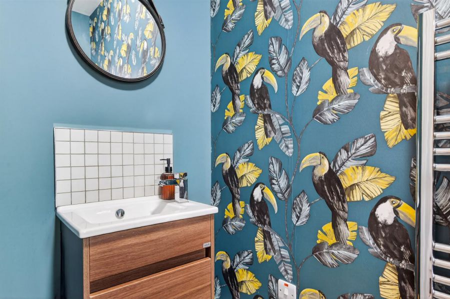 16 Harberton Crescent