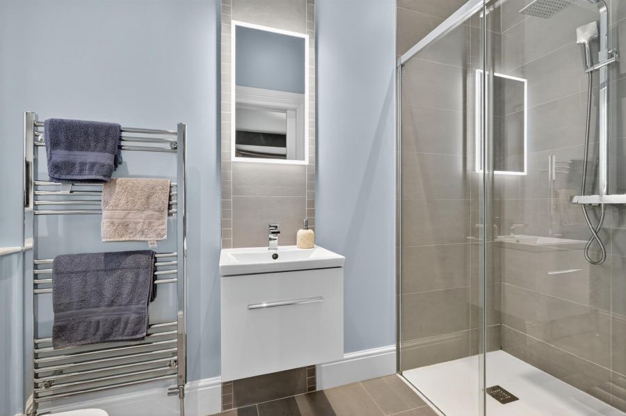 16 Harberton Crescent