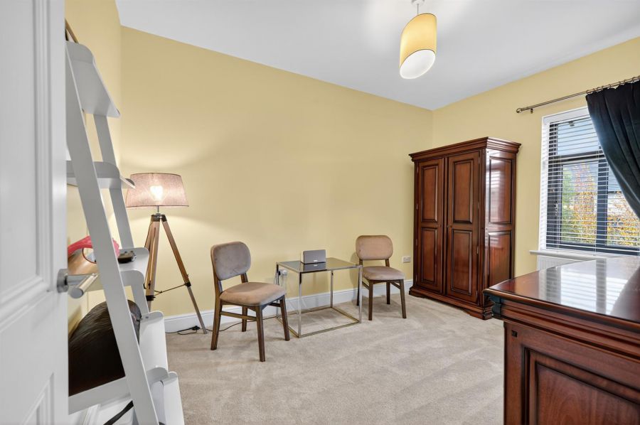 16 Harberton Crescent