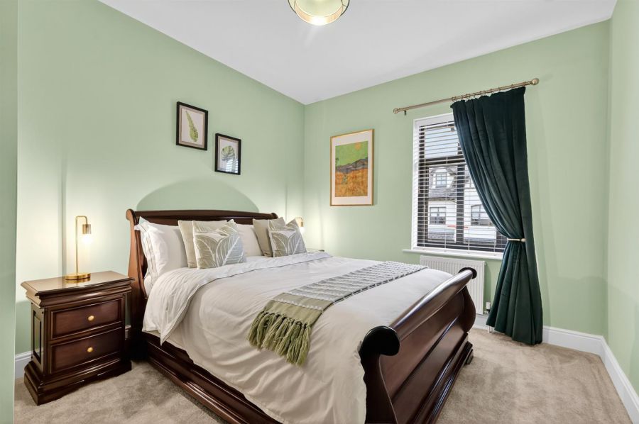 16 Harberton Crescent