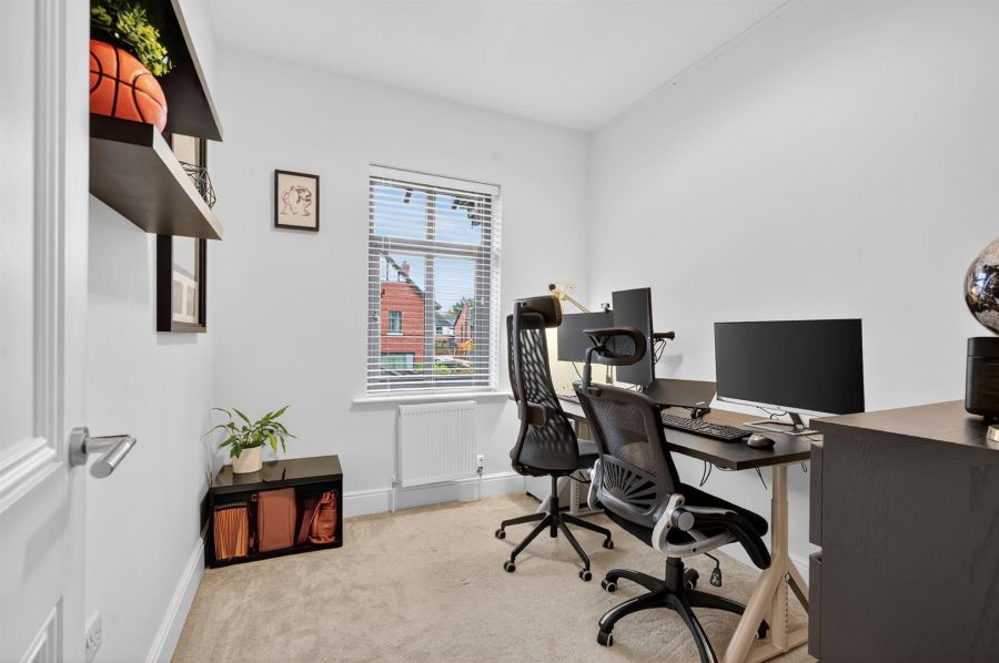 16 Harberton Crescent