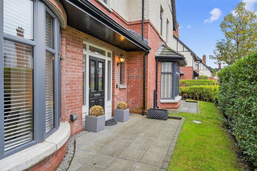 16 Harberton Crescent