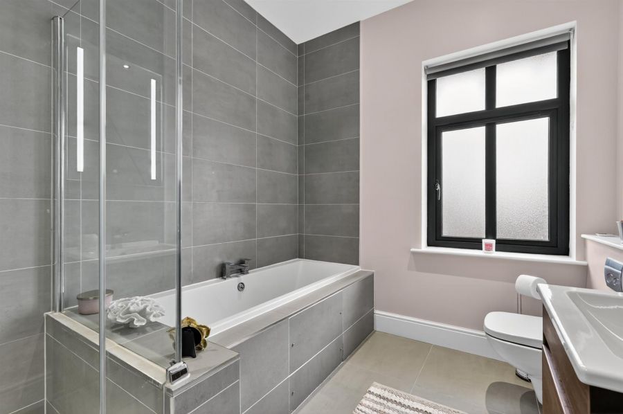 16 Harberton Crescent