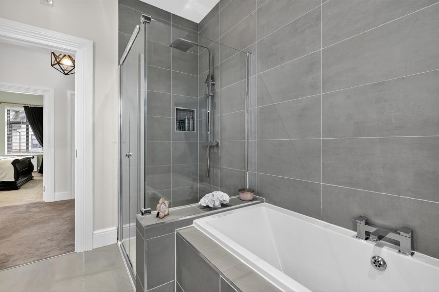 16 Harberton Crescent