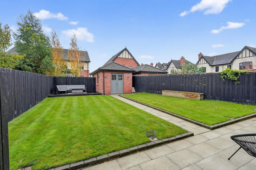 16 Harberton Crescent