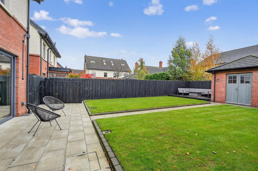 16 Harberton Crescent