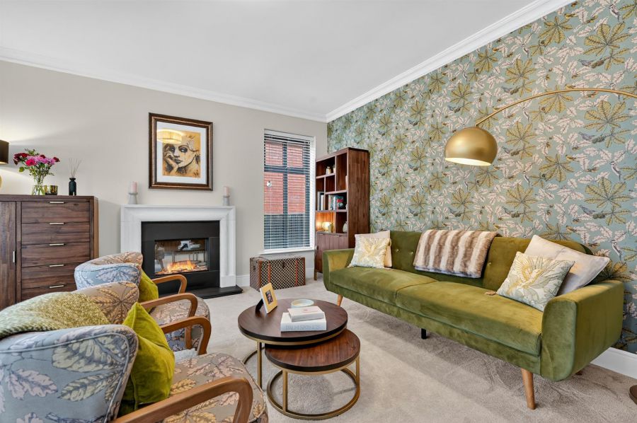 16 Harberton Crescent