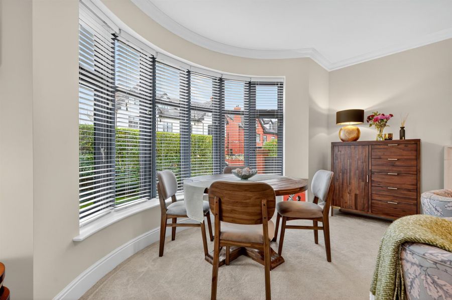 16 Harberton Crescent