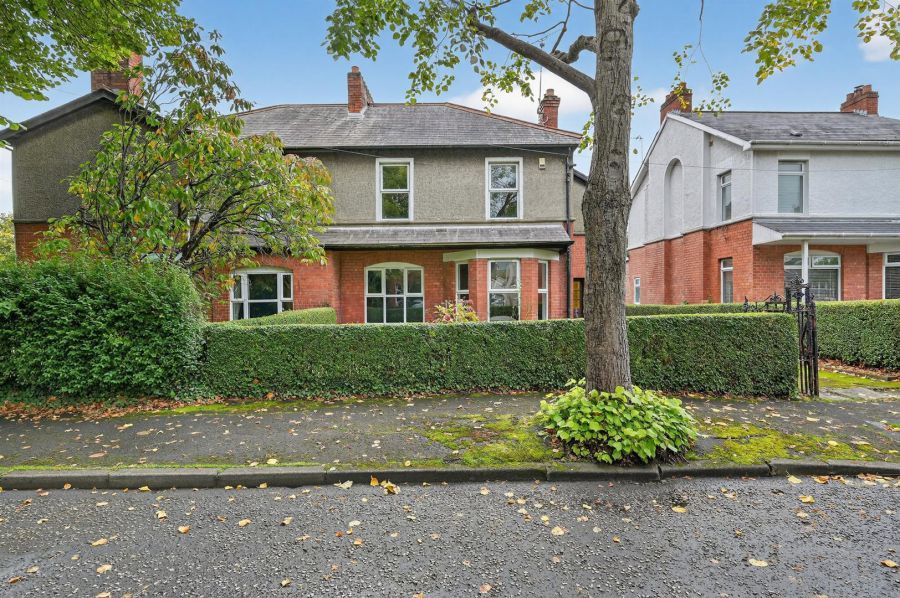 2 Finaghy Park South