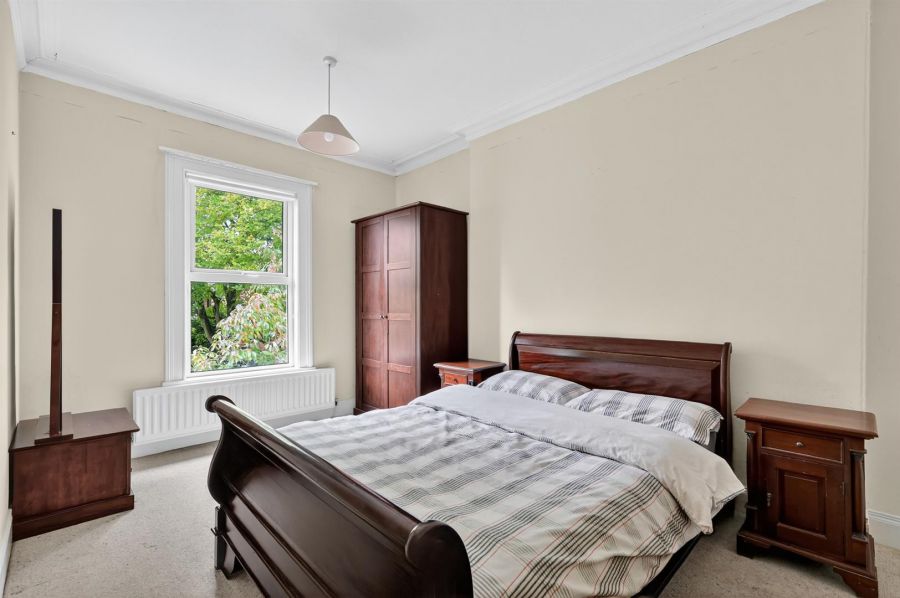 2 Finaghy Park South