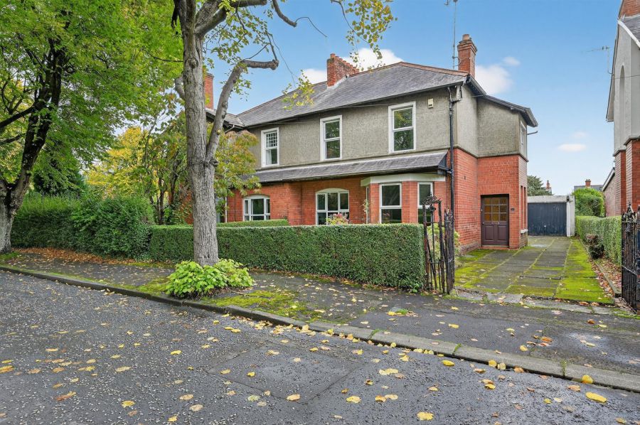 2 Finaghy Park South