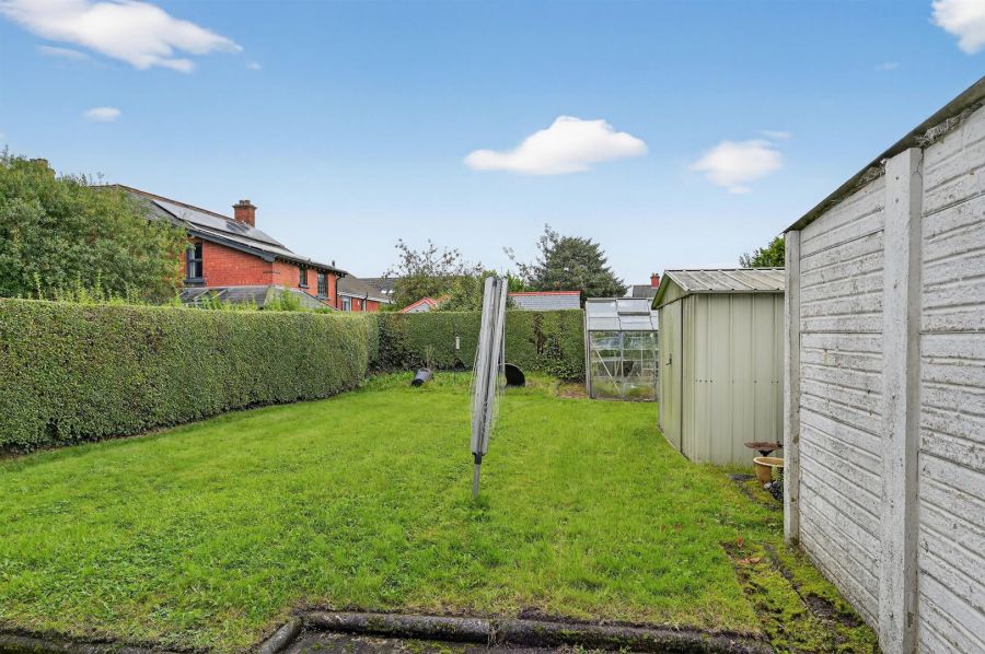 2 Finaghy Park South