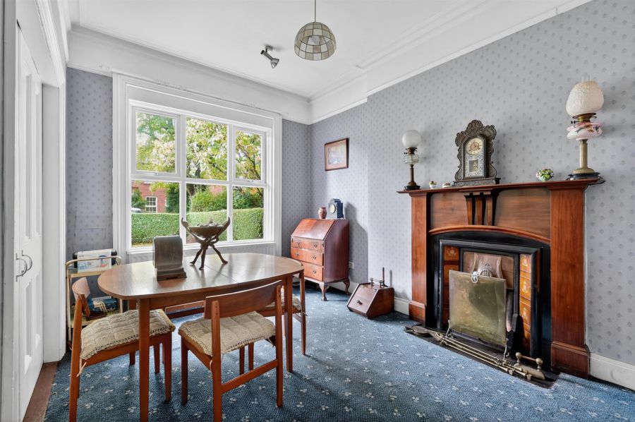 2 Finaghy Park South