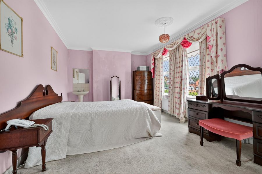 12 Finaghy Park Central