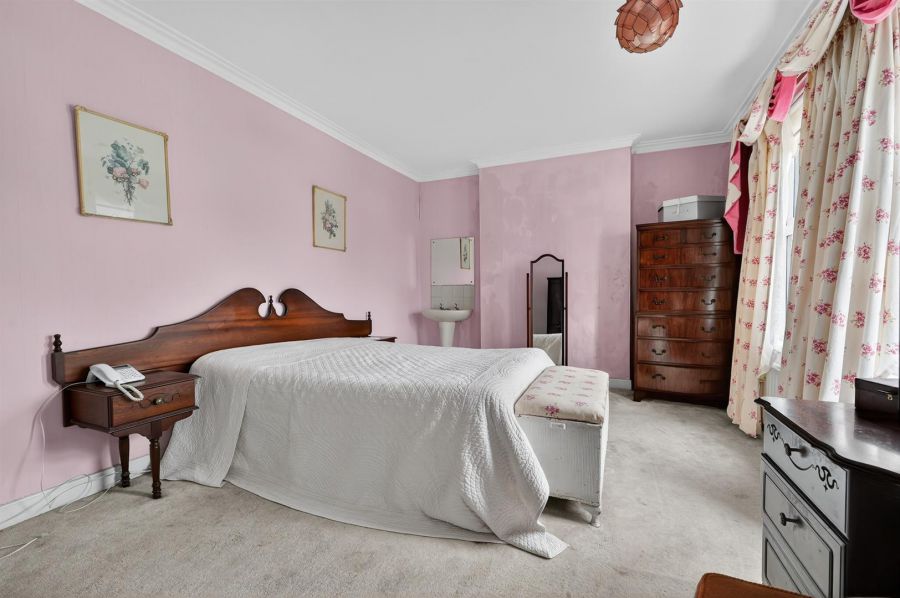 12 Finaghy Park Central