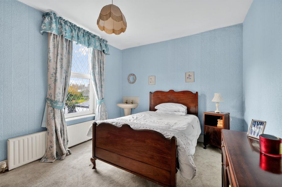 12 Finaghy Park Central