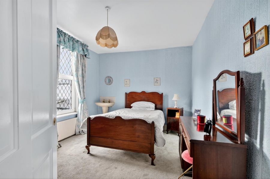 12 Finaghy Park Central