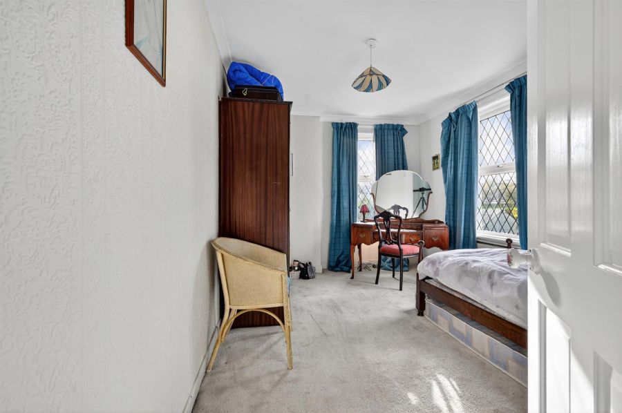 12 Finaghy Park Central