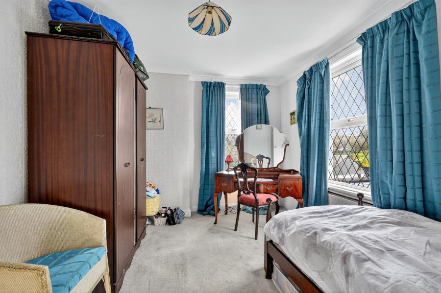 12 Finaghy Park Central