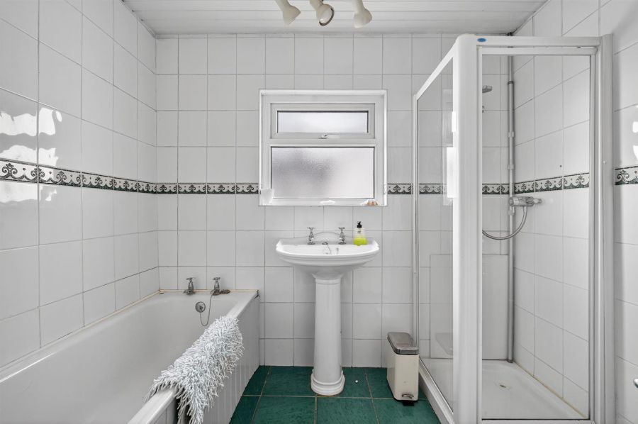 12 Finaghy Park Central