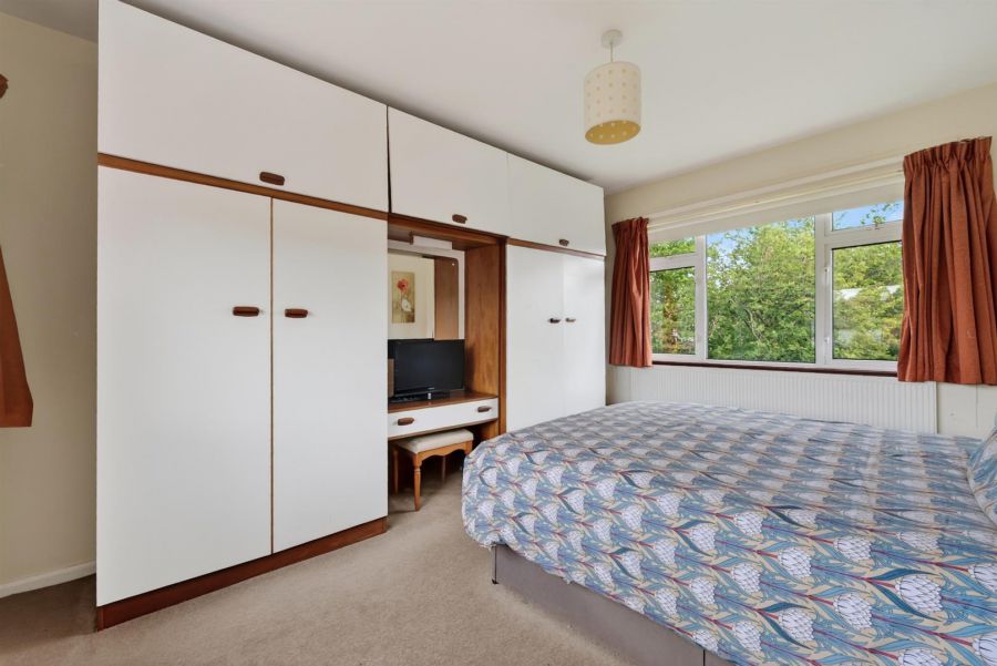 33 Dorchester Park