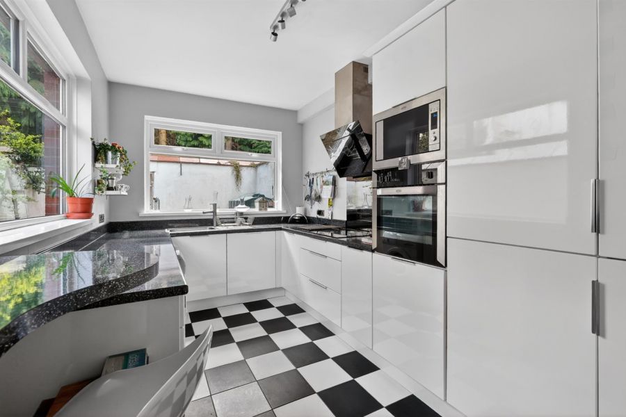 2 Marlborough Gardens