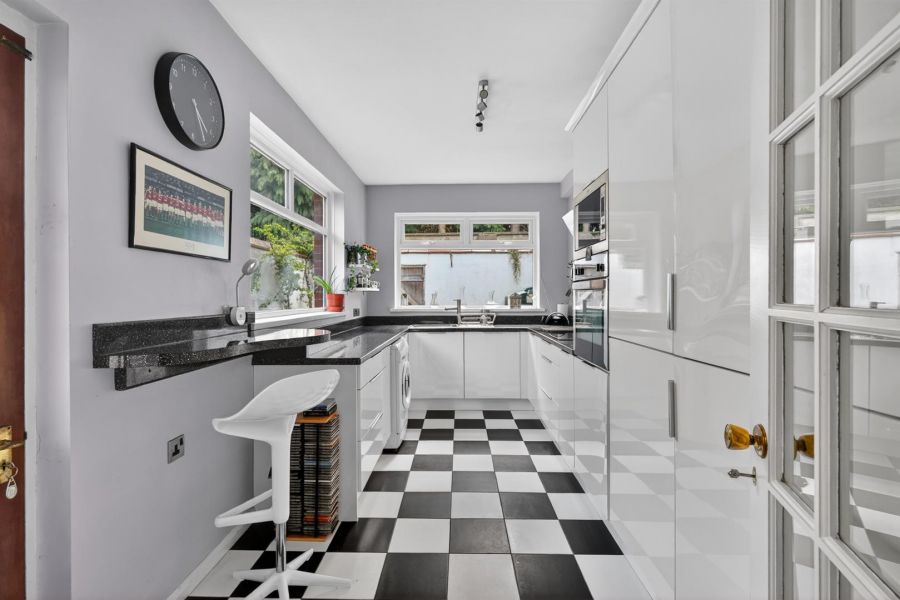 2 Marlborough Gardens