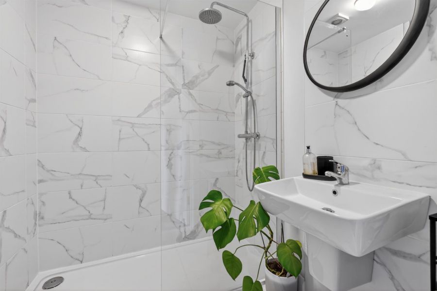 Apt 6, 1 Utility Street