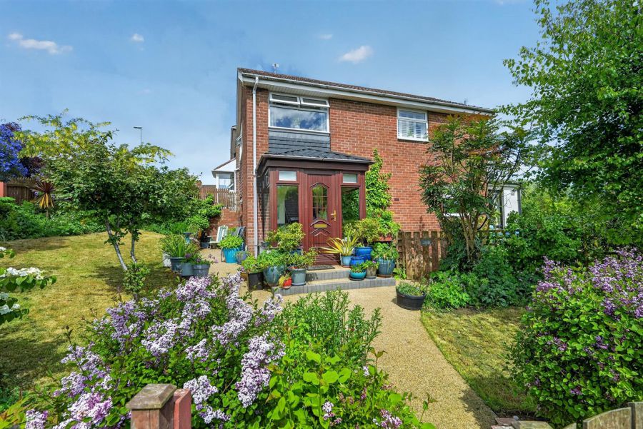 27 Glendun Park
