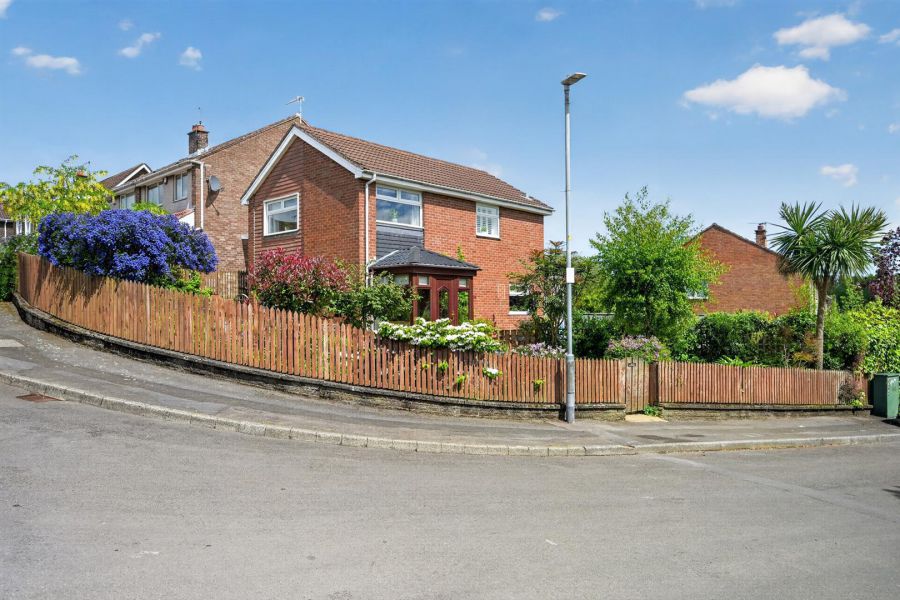 27 Glendun Park