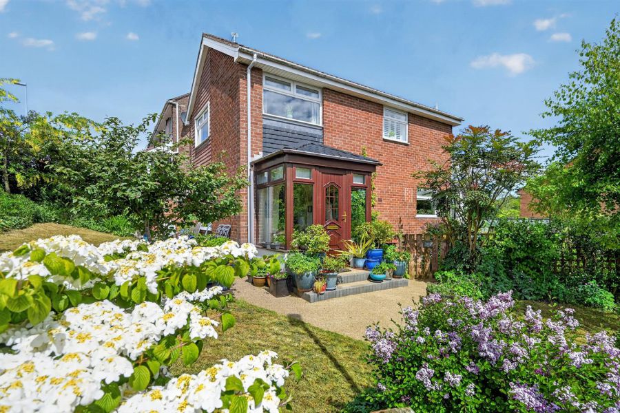 27 Glendun Park